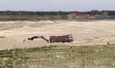 यमुना नदी के जीतामऊ मौरंग खंड से किसानों के खेतों से जबरन मौरंग उठा रहा दबंग ठेकेदार