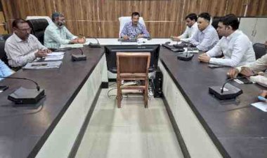 ईंधन व गैस आपूर्ति पर प्रशासन की पैनी नजर, पर्याप्त उपलब्धता से आमजन को राहत-डीएम ने अफवाहों से बचने की अपील, हर जरूरतमंद तक समय से पहुंचें सिलेंडर दिए निर्देश