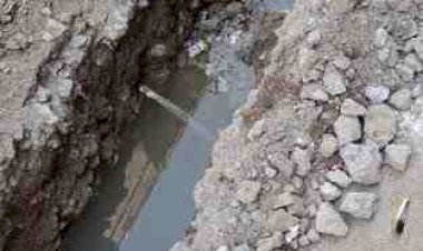 उरई में अमृत योजना 2.0 बनी 'अमृत जहर': सुशील नगर में लाइन डालने के नाम पर तोड़ीं घरों की पाइप, पानी को तरसे लोग