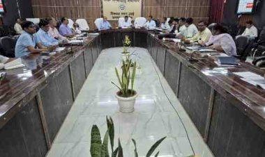 जिला स्वास्थ्य समिति की बैठक में साफ-सफाई, पेयजल और दवाओं की उपलब्धता पर विशेष फोकस, अधिकारियों को सक्रिय निगरानी के आदेश