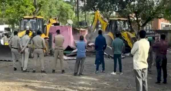 प्रशासन की बड़ी कार्रवाई:100 करोड़ की सरकारी जमीन से हटाया अवैध कब्जा, पूर्व में उषा राजे ट्रस्ट की थी यह भूमि