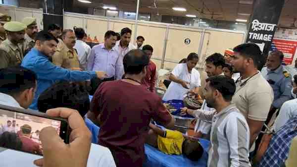 सड़क हादसे के बाद प्रशासन अलर्ट: डीएम-एसपी ने मेडिकल कॉलेज पहुंच संभाली कमान, घायलों के बेहतर इलाज के दिए निर्देश