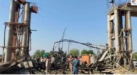 निर्माणाधीन स्टेट हाईवे गेट की बीम भरभराकर गिरी, कई मजदूर घायल, मचा हड़कंप :यमुना पुल पर बड़ा हादसा