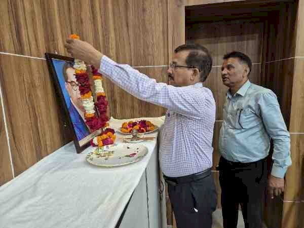 संविधान निर्माता को नमन, कलेक्ट्रेट सभागार में मनाई गई डॉ. भीमराव अंबेडकर जयंती-समानता, न्याय और अधिकारों की भावना को आत्मसात करने का आह्वान—जिलाधिकारी