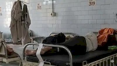 खाकी हुई शर्मसार: सीधी अस्पताल में पुलिसकर्मियों की घटिया हरकत, मरीज के बेड पर सोए और कूड़ेदान में किया पेशाब; सस्पेंड