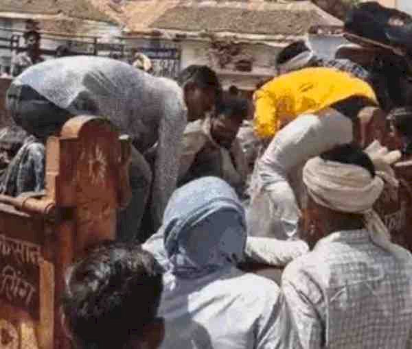 पैसों के विवाद में बेटे ने पिता की हत्या -बड़वानी में ₹2 लाख को लेकर झगड़ा, वारदात के बाद आरोपी फरार