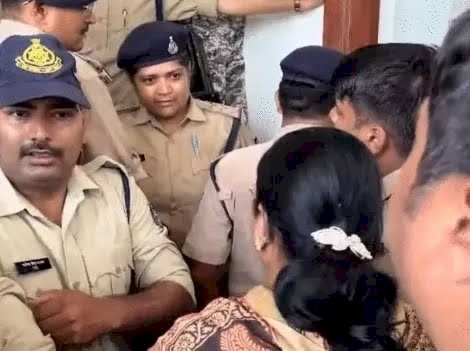 CM से मिलने से रोके जाने पर मुरैना महापौर का हंगामा: महिला TI पर भड़कीं, बोलीं– “मजाक बना रखा है”; TI ने कहा– मैंने सिर्फ ड्यूटी निभाई
