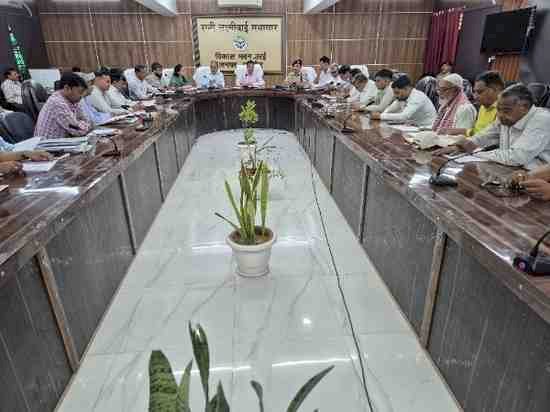 जिलाधिकारी के सख्त निर्देश: व्यापारियों की समस्याओं का समयबद्ध समाधान, जाम-अतिक्रमण पर निर्णायक कार्रवाई और सड़क चौड़ीकरण से सुधरेगा व्यापारिक माहौल