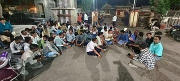 पटवारी सुसाइड केस पर बढ़ा बवाल: नायब तहसीलदार अटैच, थाने में पटवारियों का रातभर धरना; सैलाना विधायक के समर्थन से कामकाज ठप