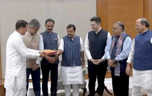 राघव चड्ढा भाजपा में शामिल :कहा- 10 में से 7 सांसद साथ, अशोक मित्तल ने ED छापे के 10वें दिन भाजपा जॉइन की, नितिन नवीन ने खिलाई मिठाई