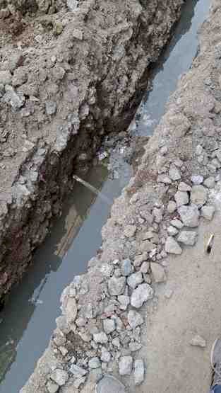 उरई में अमृत योजना 2.0 बनी 'अमृत जहर': सुशील नगर में लाइन डालने के नाम पर तोड़ीं घरों की पाइप, पानी को तरसे लोग