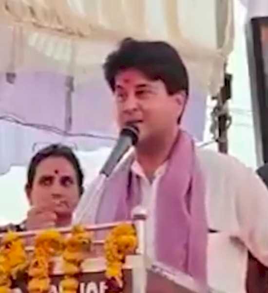 “मैं जवान दिखता हूं, लेकिन मेरी आत्मा बूढ़ी है”: भीषण गर्मी में जनता के बीच पहुंचे ज्योतिरादित्य सिंधिया का बड़ा बयान