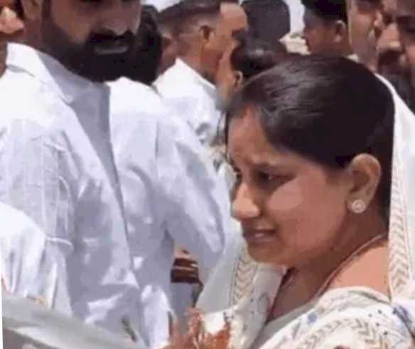 नपा अध्यक्ष रेणु सुजीत गर्ग फूट-फूटकर रोने लगीं, श्योपुर में राजनीतिक कार्यक्रम के दौरान हंगामा: कथित धक्का-मुक्की, भावुक होकर रो पड़ीं; कार्यक्रम में तनावपूर्ण माहौल