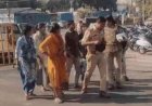 70 साल पुरानी आदिवासी बस्ती पर कार्रवाई: भारी पुलिस बल तैनात, विरोध में धरना-युवक टावर पर चढा