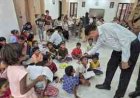 गांव की चौपाल से ज्ञान की अलख तक पहुँचे पूर्व आईपीएस राजेश पाण्डेय,माता प्रसाद पुस्तकालय को “वर्चस” पुस्तक भेंट कर युवाओं को दिया शिक्षा और संस्कार का संदेश