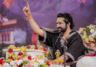 धीरेंद्र शास्त्री बोले- नेताओं की सैलरी काटो, चार्टर्ड विमान रोको, सबसे ज्यादा ईंधन तो वहीं फूंका जाता