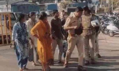 70 साल पुरानी आदिवासी बस्ती पर कार्रवाई: भारी पुलिस बल तैनात, विरोध में धरना-युवक टावर पर चढा
