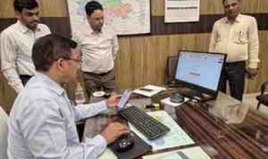 डीएम ने स्वयं की स्व-गणना कर दिया संदेश, आज से जनपद में शुरू हुआ स्व-गणना अभियान- घर बैठे ऑनलाइन करें जनगणना, सही जानकारी से मजबूत होगी विकास की नींव