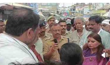 उरई मेडिकल कॉलेज विवाद ने पकड़ा तूल: बाजार बंद कर व्यापारियों का प्रदर्शन, मेडिकल स्टाफ पर एफआईआर के आदेश, शहर में दिनभर रहा तनाव