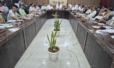 व्यापारियों-उद्यमियों की समस्याओं पर समयबद्ध समाधान और बेहतर सुविधाएं हों प्राथमिकता - जिलाधिकारी