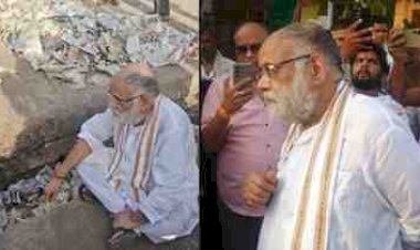 भाजपा विधायक उमाकांत शर्मा कचरे के ढेर पर ही बैठ गए-सिरोंज सब्जी मंडी में गंदगी और अतिक्रमण पर अधिकारियों को मौके पर बुलाया
