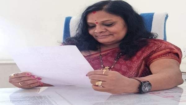 मैडम को चाहिए सामने वाले को थप्पड़ मारने वाला असिस्टेंट -महिला अफसर ने सोशल मीडिया पर पोस्ट कर कहा- वैकेंसी है…जरूरत पड़ने पर दो चमाट मारने की