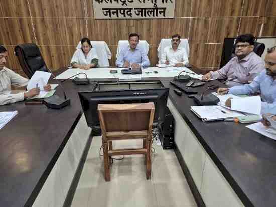जल जीवन मिशन में ढिलाई पर डीएम सख्त, रोड रेस्टोरेशन व जलापूर्ति हर हाल में सुनिश्चित करने के निर्देश