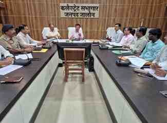 सड़क हादसों पर सख्ती के निर्देश, डीएम बोले- लापरवाही नहीं होगी बर्दाश्त,टोल प्लाजा पर 24 घंटे चलेगा जागरूकता अभियान, रॉन्ग साइड व ओवरस्पीडिंग पर करें कठोर कार्रवाई