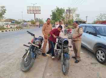 सड़क सुरक्षा पर सख्त एक्शन मोड: स्कूली वाहनों की फिटनेस जांच, मॉडिफाइड साइलेंसर पर अभियान, लापरवाह चालकों के लाइसेंस निलंबन की तैयारी; सड़क किनारे खड़े वाहनों के लिए बनेगा होल्डिंग एरिया