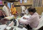 शिकायतकर्ताओं की शिकायतों के निस्तारण में अधिकारी न बरतें कोताही, समयबद्ध और गुणवत्तापूर्ण समाधान सुनिश्चित करें : जिलाधिकारी राजेश कुमार पाण्डेय