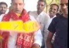 जीतू पटवारी के वायरल वीडियो पर सियासी बवाल: भगवान की तस्वीर वाले दुपट्टे फेंकने का आरोप, बीजेपी ने बताया सनातन और किसानों का अपमान