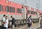 दर्दनाक रेल हादसा : आग की अफवाह से मची भगदड़, पातालकोट एक्सप्रेस की चपेट में आए यात्री, 4 की मौत