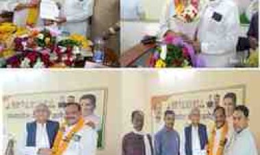 स्वतंत्रता संग्राम सेनानी परिवार प्रकोष्ठ के उपाध्यक्ष मूलचन्द मेधोनिया का प्रदेश कार्यालय में हुआ स्वागत'कांग्रेस सरकार बनते ही अमर शहीद वीर मनीराम अहिरवार की जन स्थली पर बनेगा विशाल स्मारक : बोले पूर्व राज्यसभा सांसद राजमणि पटेल