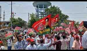 मंहगाई,पेपर लीक पर सपा का जोरदार प्रदर्शन,केंद्र व प्रदेश सरकार के खिलाफ जमकर बरसे सपाई