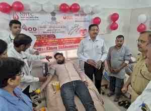 विश्व रक्तदाता दिवस पर जिला अस्पताल उरई में रक्तदान महाअभियान, 09 स्वैच्छिक रक्तदाताओं का सम्मान कर डीएम-एसपी ने बढ़ाया उत्साह